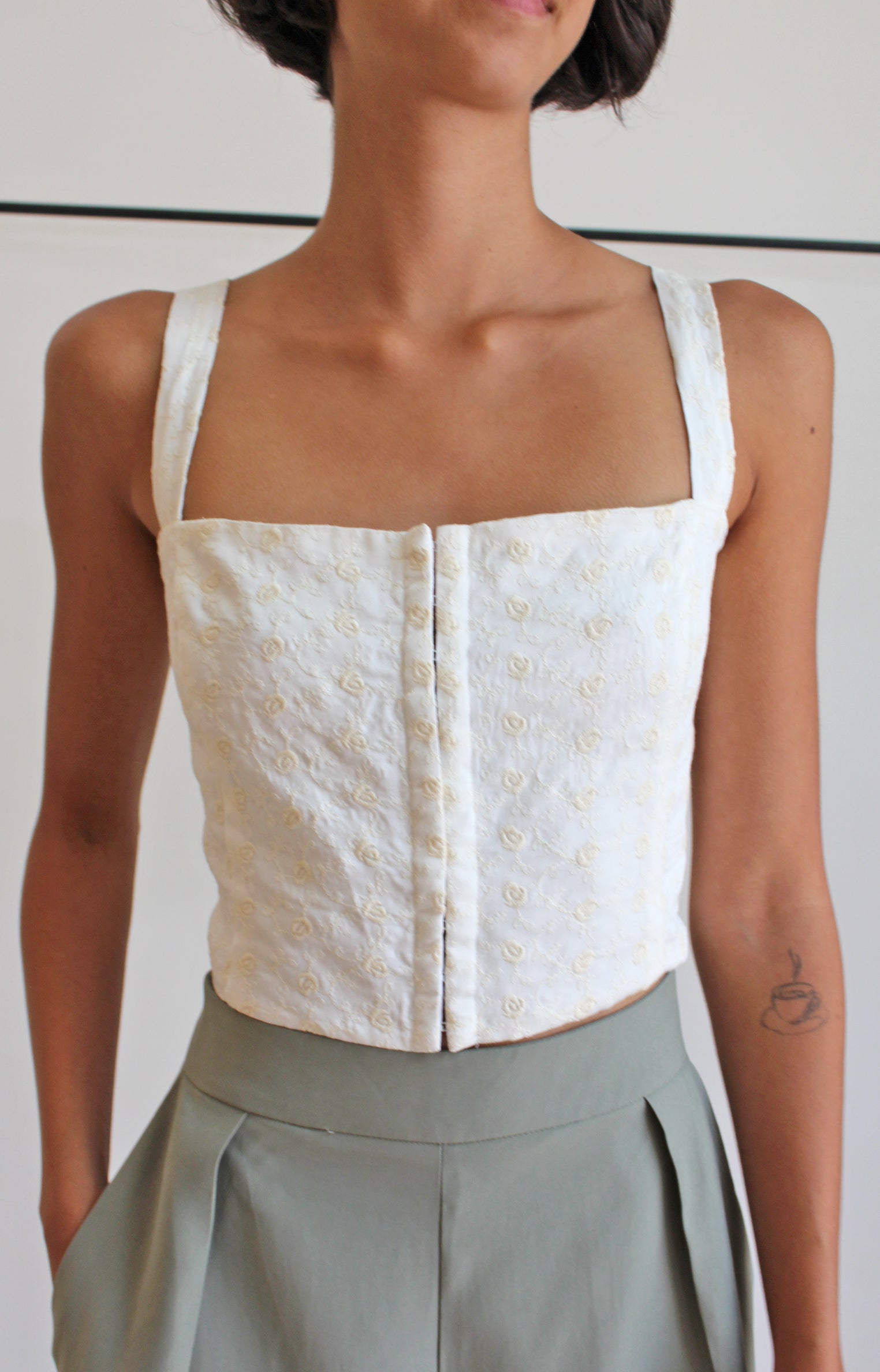 HOOKS CROP TOP